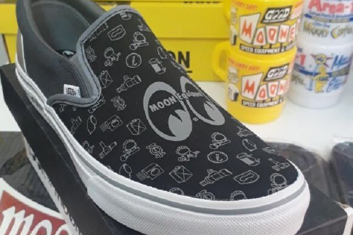 Ini Sepatu Keren dari Vans X Mooneyes, Ada Bagian Part Mobil dan Motornya Loh