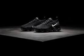 4 Sepatu Sneakers Nike Paling Keren